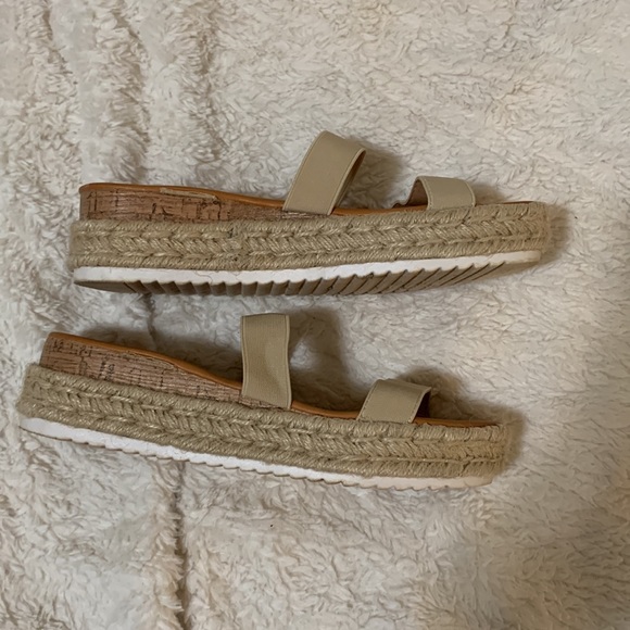 Strapped beach sandals - Picture 2 of 3